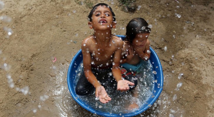 موجة الحر ترافق الأردنيين طيلة أيام