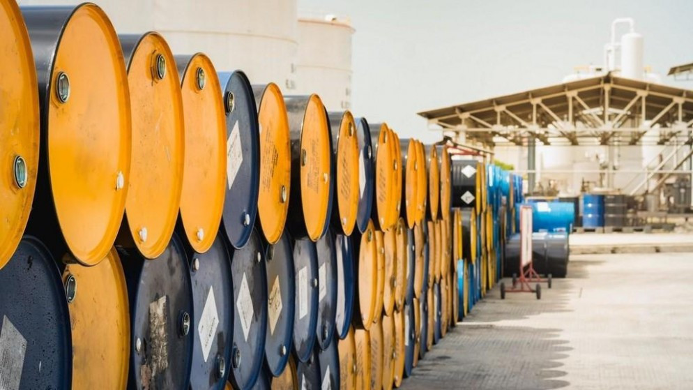 الحكومة: انخفاض أسعار مشتقات نفطية عالميا