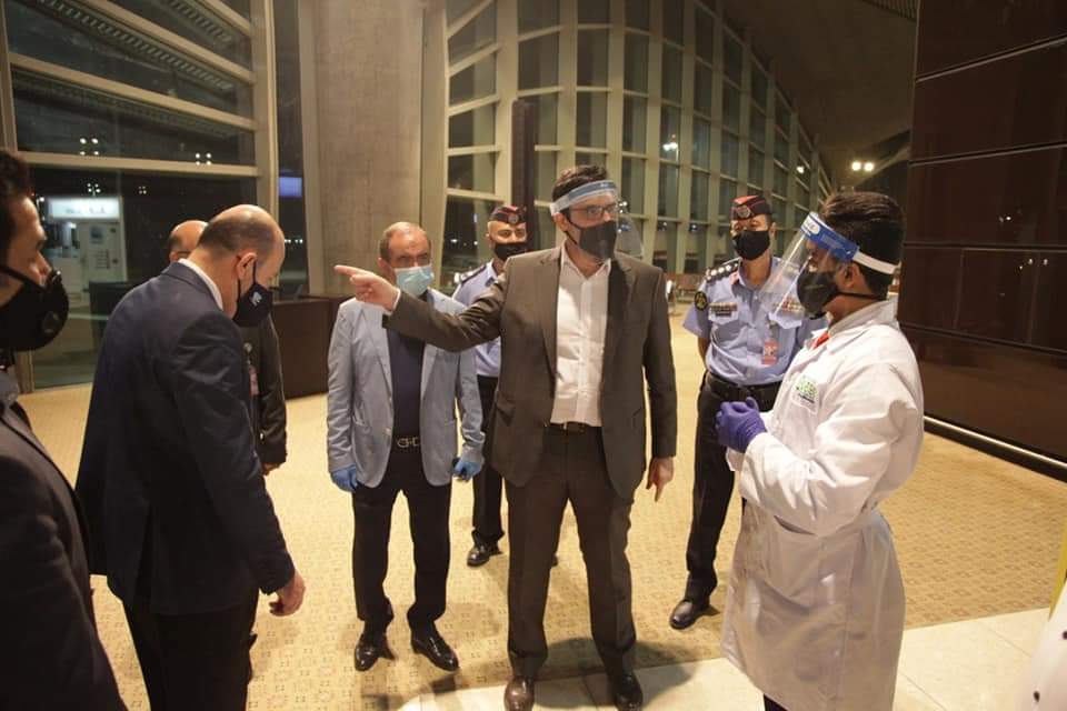 وصول أول طائرة قادمة من تركيا