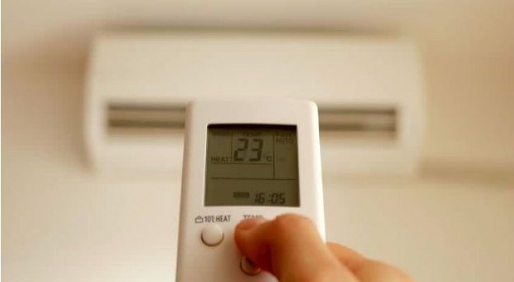 الأردنيون يتهافتون على شراء المكيفات والمراوح