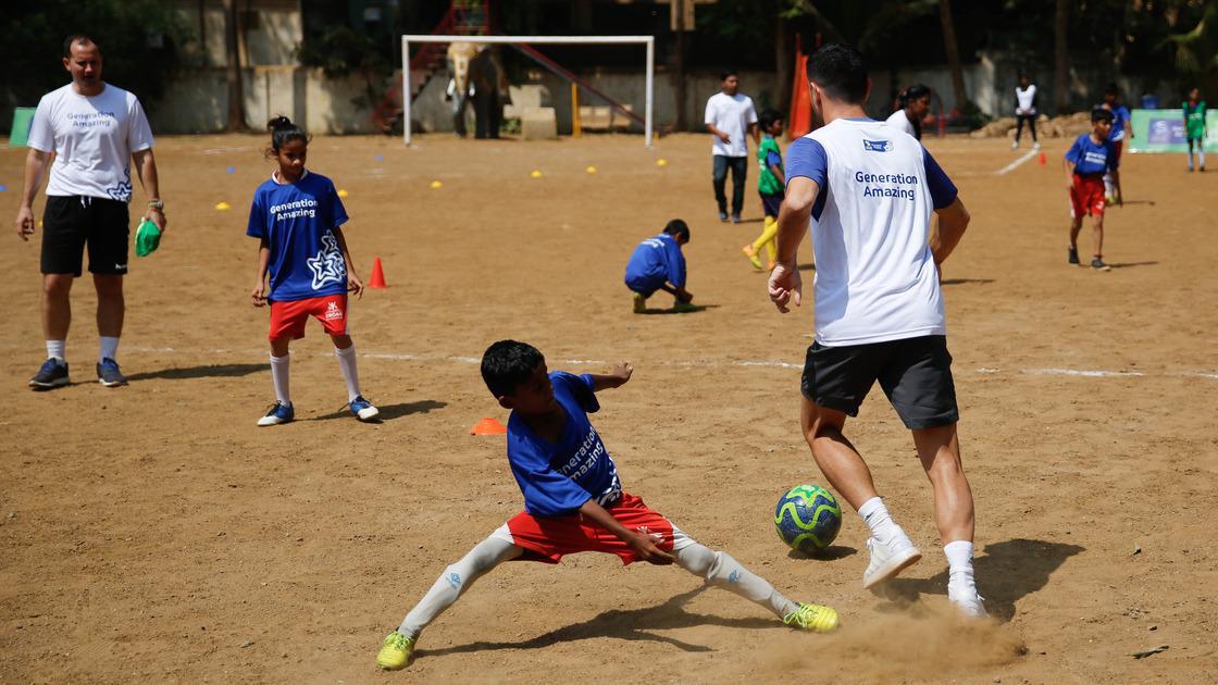 الذوادي: كرة القدم لها دور مهم