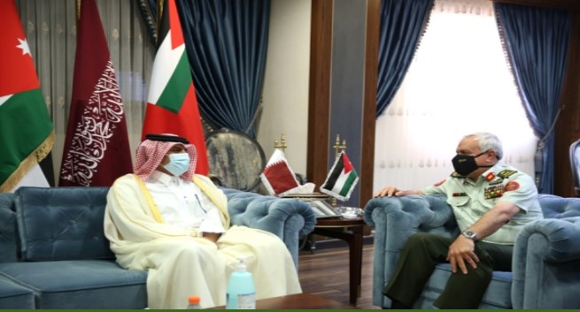 رئيس هيئة الأركان الحنيطي يستقبل السفير