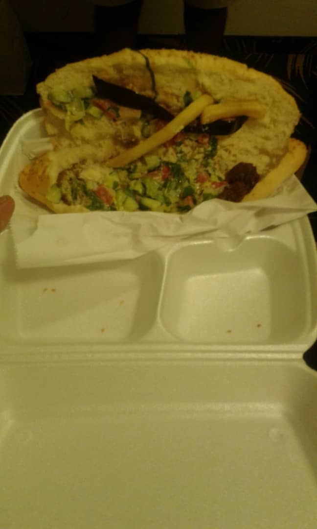 محجورون يشكون سوء الخدمة في فندق