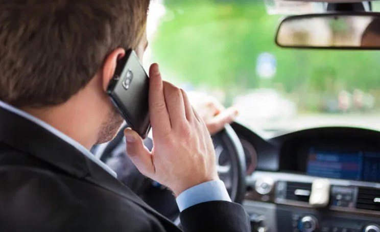 1089 مخالفة استخدام الهاتف أثناء القيادة