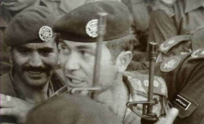 لم يكن يخلع بزته العسكرية إلا