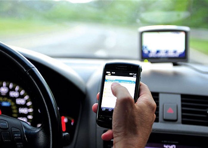 فايز الدعجه يكتب: مخالفة استخدام الهاتف