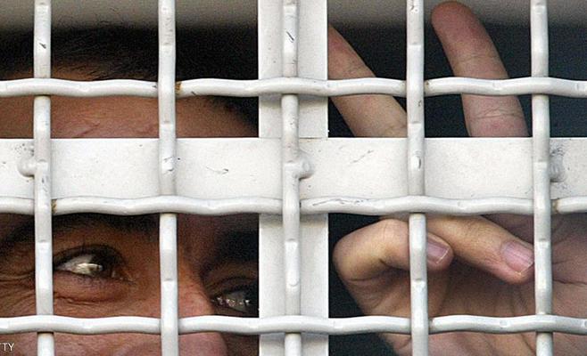 أسرى جدد ينضمون للإضراب في المعتقلات