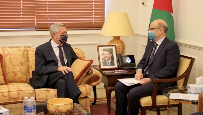 الرزاز: الأردن يتحمل أعباء كبيرة في