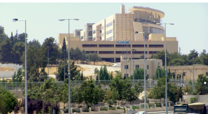 نقل الطالب الذي أحرق نفسه من