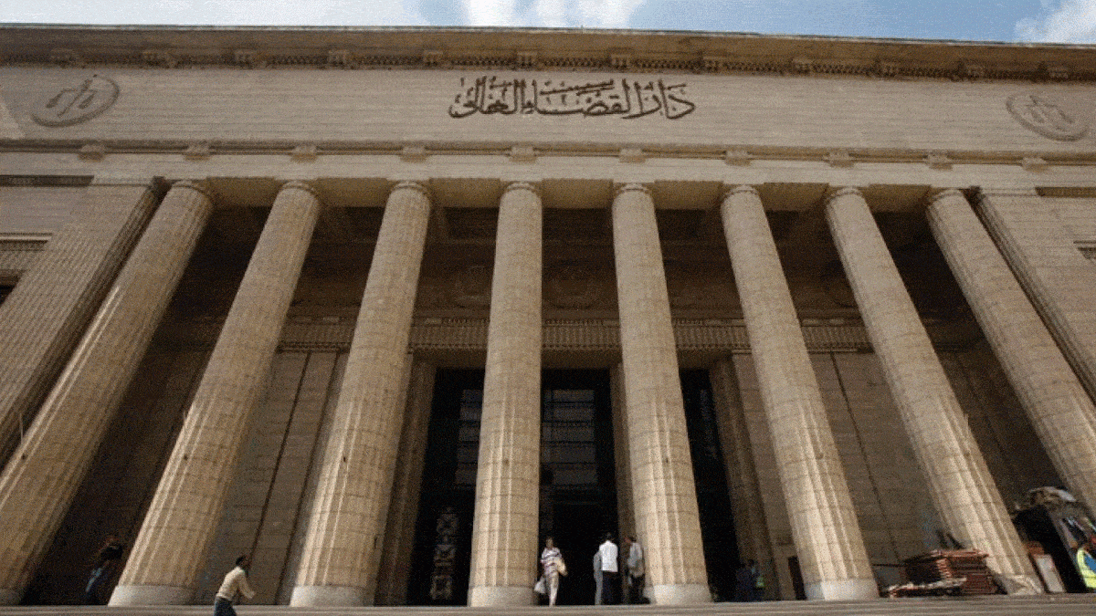 الإعدام لمصري قتل والدته أثناء أدائها