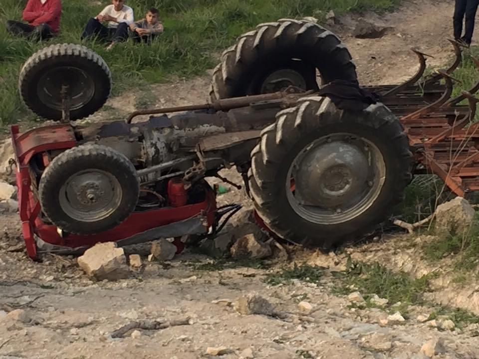 وفاة سبعيني بانقلاب مركبة زراعية بإربد