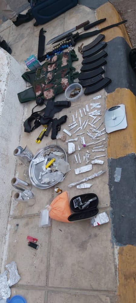 ضبط 22 مروجا للمواد المخدرة واسلحة