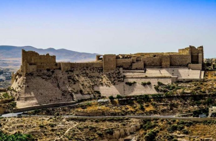 الكرك: إصابتان جديدتان بكورونا في الأغوار