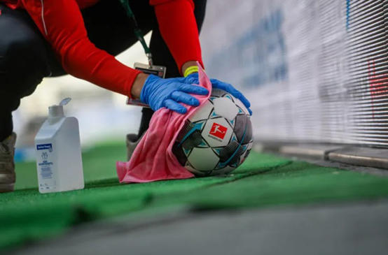 خوفا من كورونا .. فريق يخسر