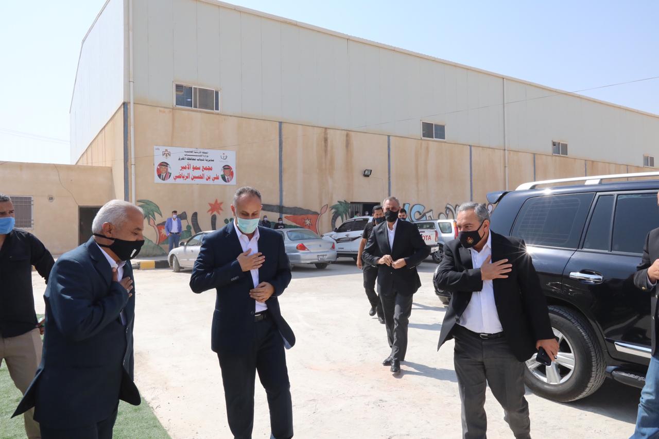 البريزات يفتتح المسبح الخارجي لمجمع الأمير