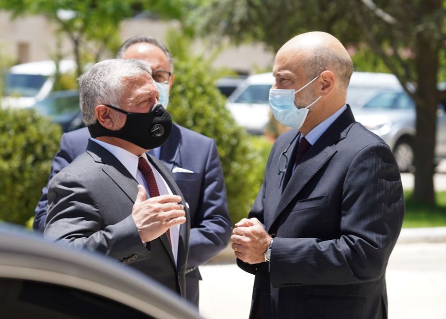 الرزاز: الملك يوجه الحكومة للتعلم من