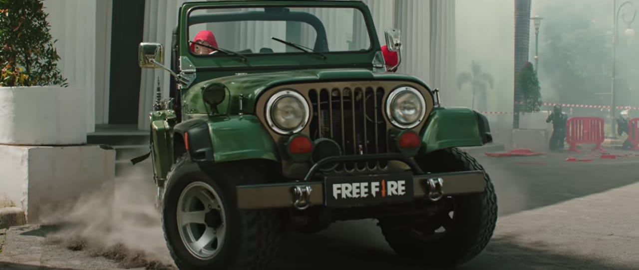 لاعبو «غارينا فري فاير» من حول