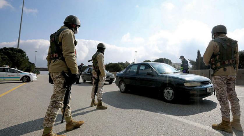 بدء سريان الحظر الشامل في مناطق