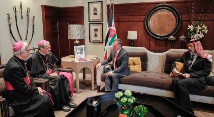 الملك يستقبل المدبر الرسولي للبطريركية اللاتينية