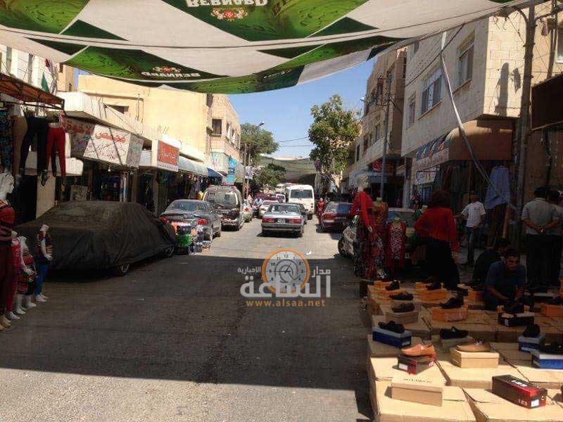 تجار يعتدون على الأرصفة والشوارع في
