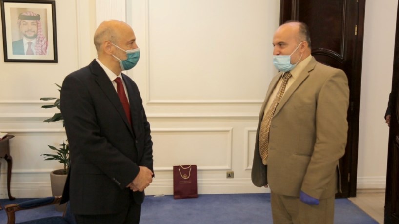 موظف قدم معلومات عن قضية فساد