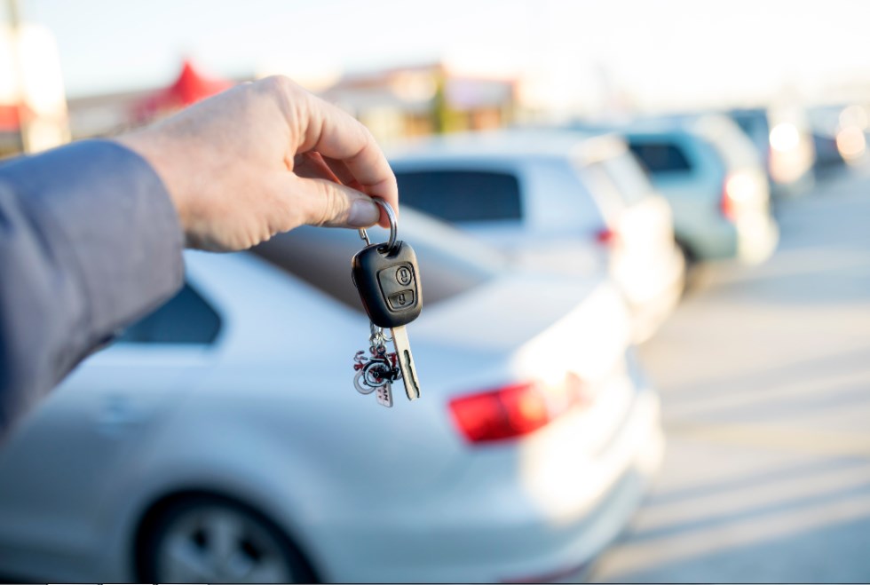 نقيب السيارات المستأجرة يقدر خسائر القطاع