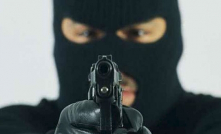 ملثم يسطو على بنك في الجبيهة