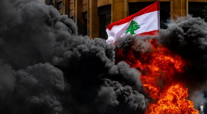 فرنسا تحذر من انهيار لبنان إذا