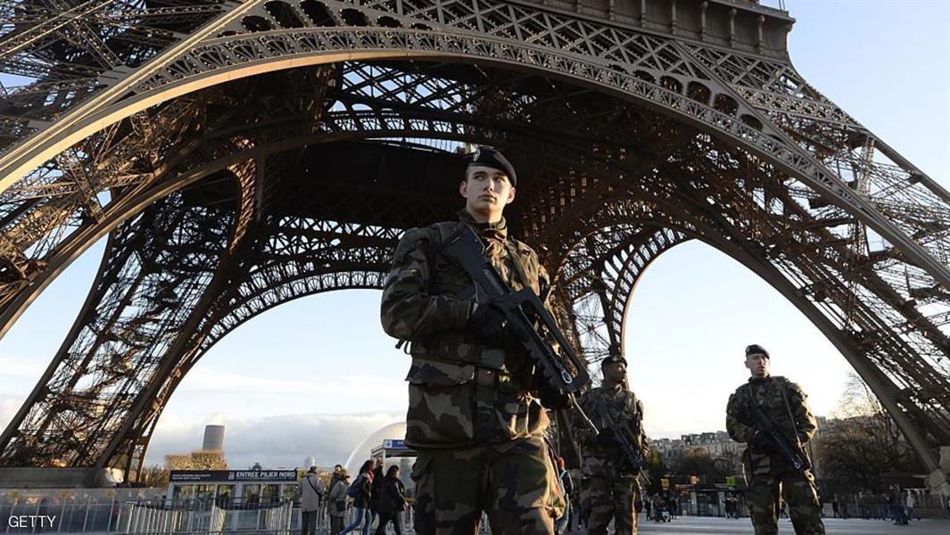 السلطات الفرنسية تخلي برج إيفل