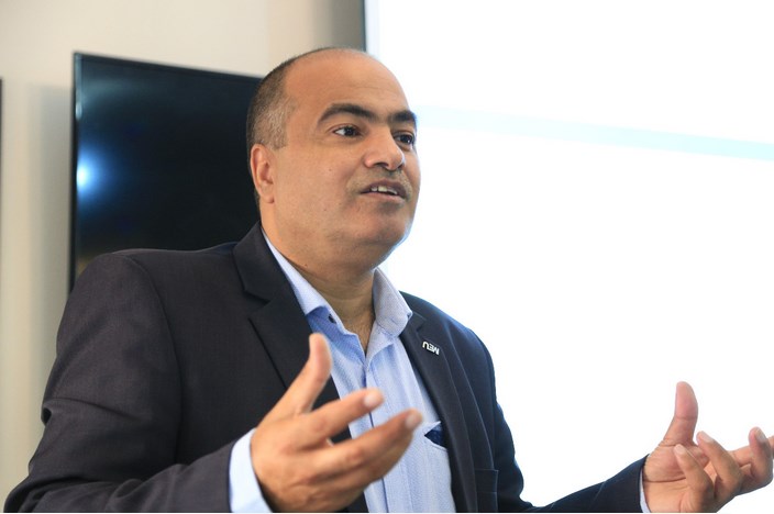 طوفان التضليل الإعلامي.. ورشة توعوية بأساليب