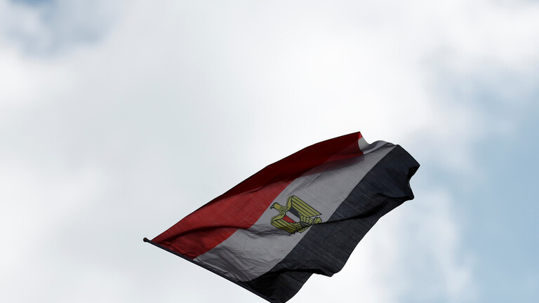 عرض صورة للهاتف الذي ابتلعه مواطن