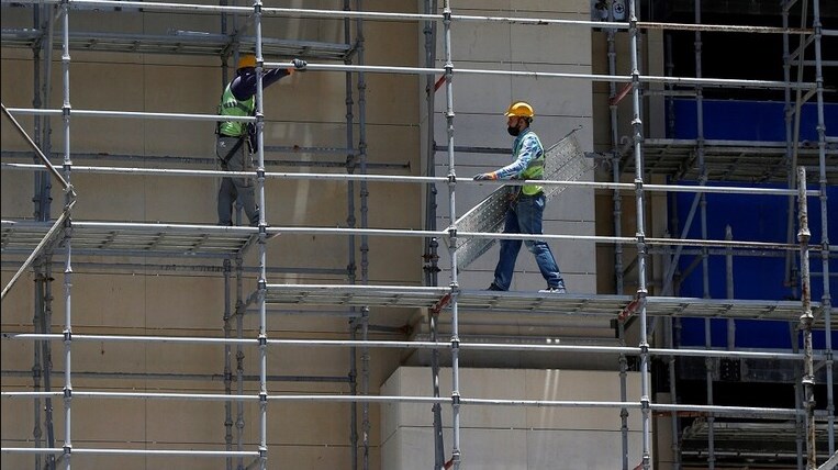 قرارات للعمالة الوافدة من الجنسيات المقيدة