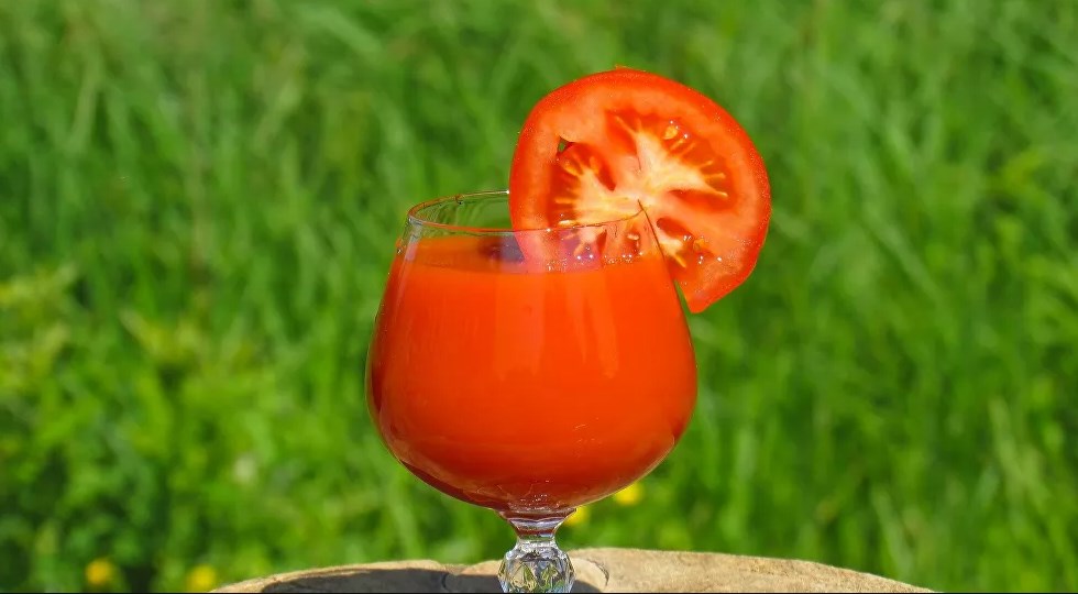 اكتشاف فائدة مذهلة لتناول عصير الطماطم
