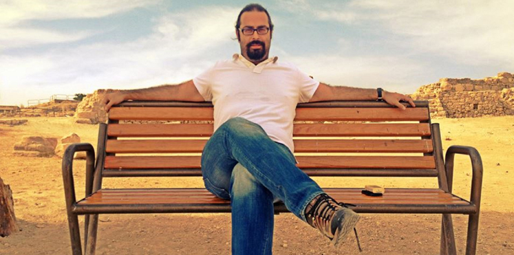 بالصور: “تمثيلية تتحول لحقيقة”.. مذيع لبناني