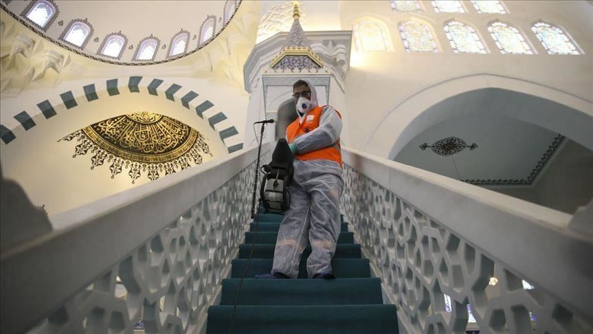 الحكومة تتجه لفتح المساجد أمام المصلين