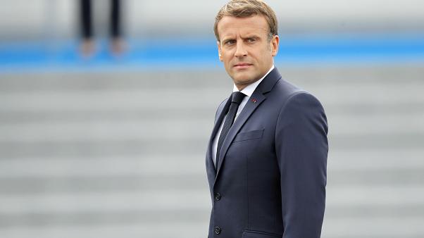 ماكرون: الإسلام ديانة تمرّ بأزمة في