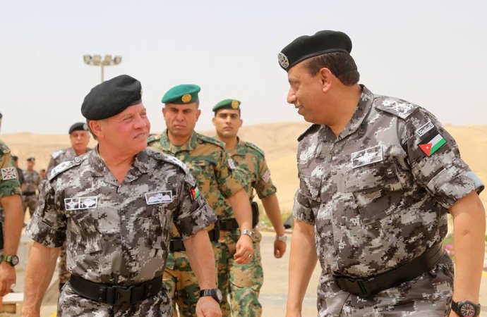 الملك يتابع تمرينا عسكريا لقوات الدرك..