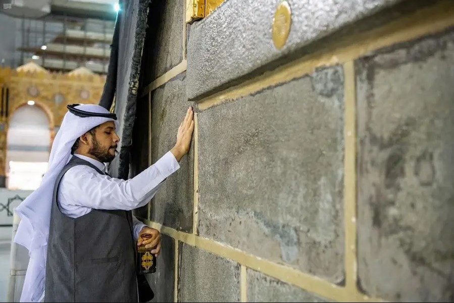 بدء استئناف العمرة تدريجيا في السعودية