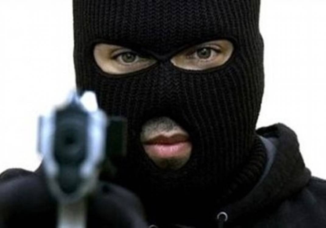 الامن يكشف تفاصيل سلب 4000 دينار..