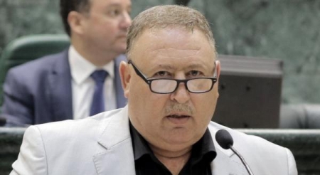 النائب السابق العزام ينفي توجهه للانضمام