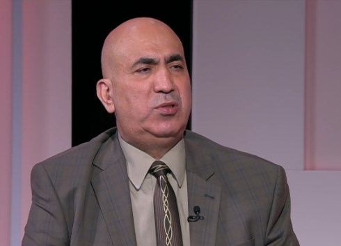 من ينقذ هذا السبعيني في مستشفى