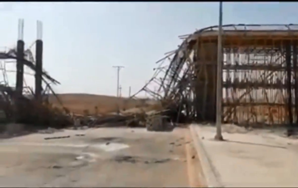 4 إصابات بسقوط جسر قيد الانشاء