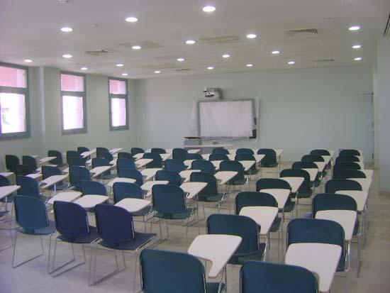 وزير التربية ينسب بتعليق عمل المراكز