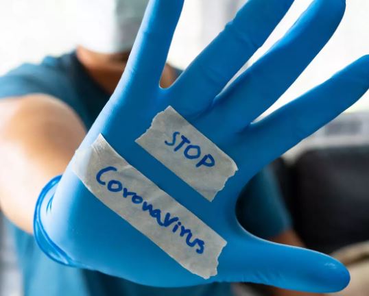 كيف استخدم القفازات بشكل صحيح للوقاية