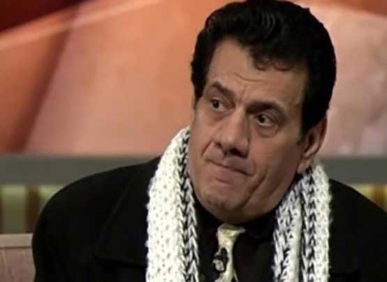 بالصور.. الفنان مظهر أبو النجا مؤذنا