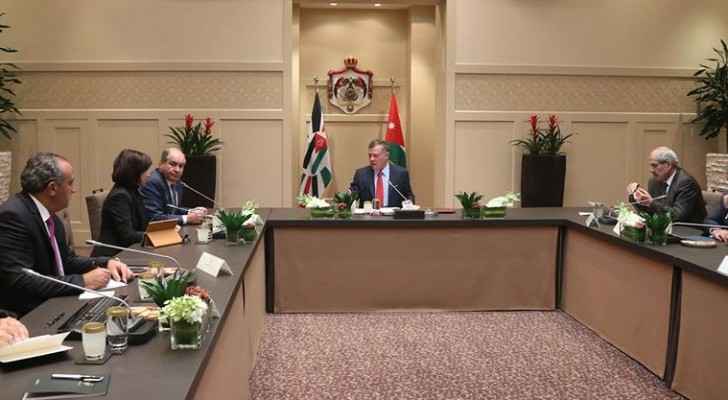 الملك يؤكد ضرورة تسهيل الإجراءات أمام