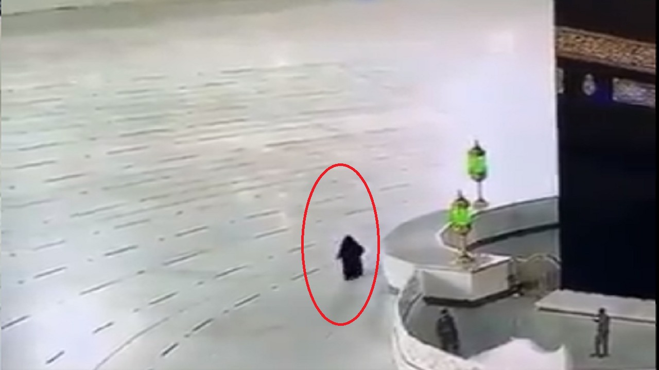 مشهد مهيب لامرأة مسنة تطوف حول