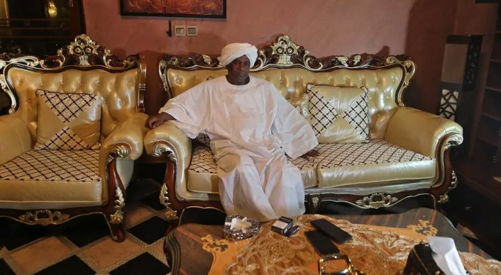 رجل أعمال سوداني ينظم رحلة إلي