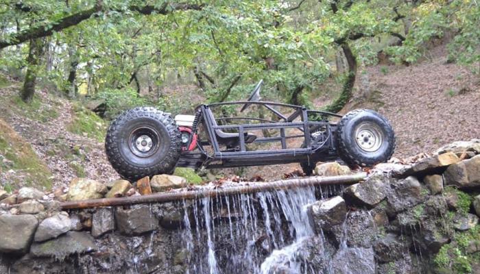 شاب تونسي يخترع سيارة سباق