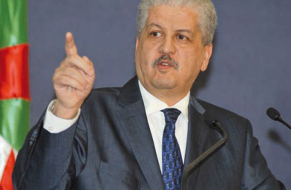 رئيس وزراء الجزائر يدعو النساء لضرب